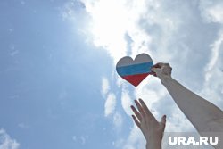 Небо над Казанью окрасилось в цвета российского триколора