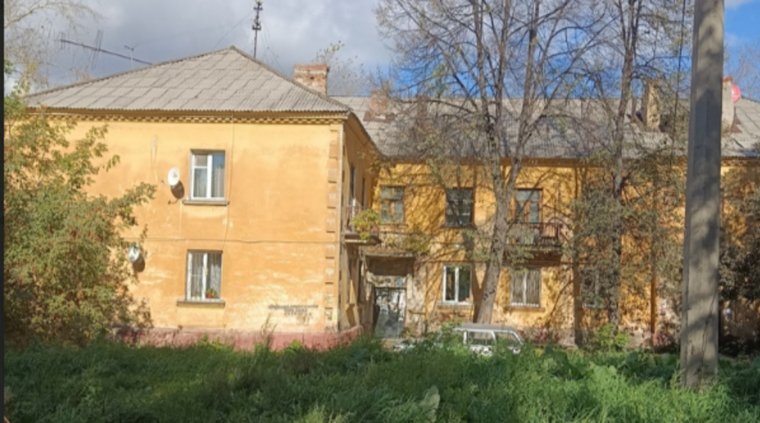 Дом находится на улице Мира 35 в Металлургическом районе 