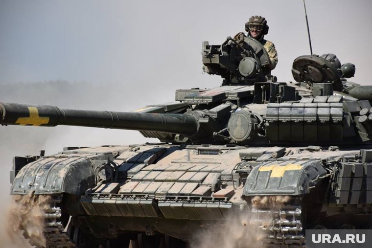 Боец ВС РФ завел дрон внутрь украинского танка