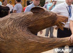 Деревянный медведь не устоял под натиском вандалов (архивное фото)