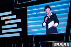 Дмитрий Хрусталев имеет богатый опыт в КВН, начиная с 1998 года
