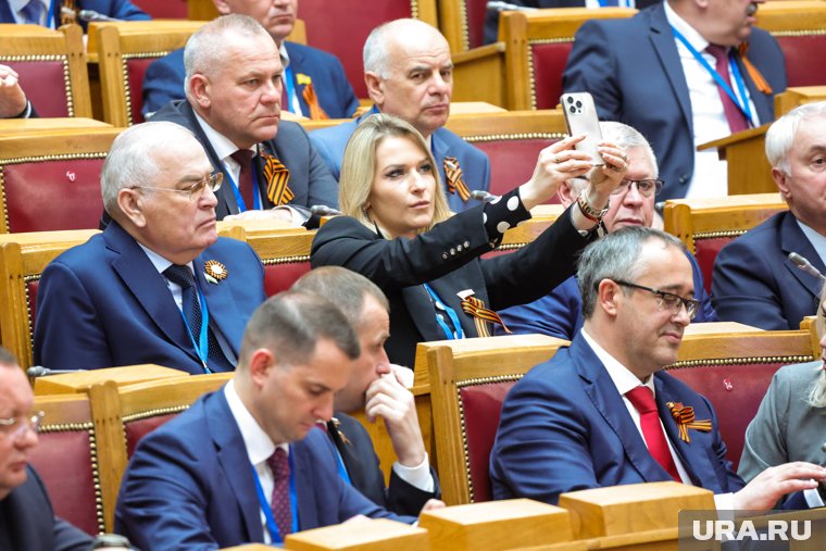 Селфи на важных мероприятиях никто не отменял даже среди депутатов