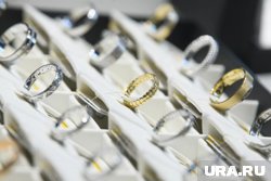 Деревянко занимался оптовой торговлей, в том числе ювелирных изделий