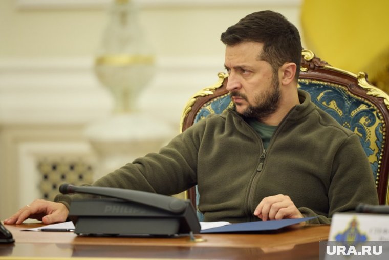 По мнению политолога Марата Баширова, Владимир Зеленский сейчас находится в тяжелой ситуации