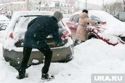 Челябинцы помимо смены резины планируют купить щетку для очистки авто и скребок для льда