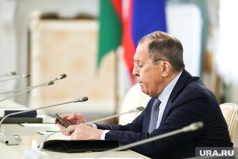 Лавров провел встречу с Мирзояном