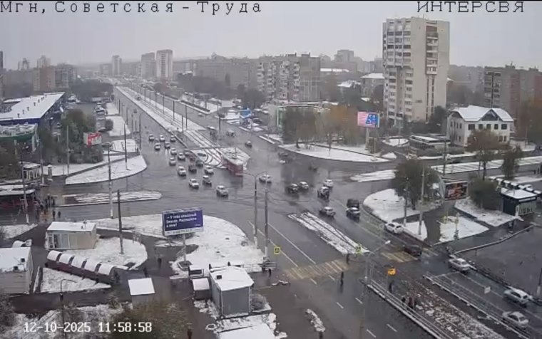 На улицах Магнитогорска установился небольшой снежный покров