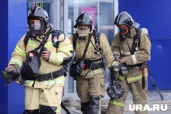 На место пожара выехали 15 сотрудников МЧС 