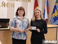 Ольга Янина (на фото справа) стала спикером собрания депутатов