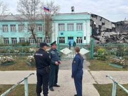Несмотря на плачевное состояние здания школы, занятия в ней продолжались