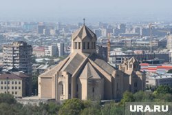 В резиденции Католикоса всех армян произошла потасовка