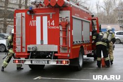 В Салехарде из-за пожара перекрыли улицу