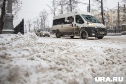 Микроавтобус столкнулся с автомобилем (архивное фото)