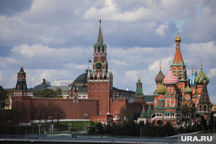 Помимо квартиры у Путина в Кремле также есть собственный тренажерный зал, библиотека и «церквушка»