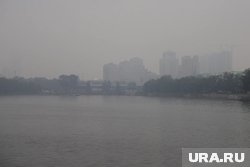 Из-за сильного запаха жители не могут открыть окна и погулять с детьми на улице