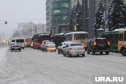 Главные улицы Челябинска встали в пробки (архивное фото)