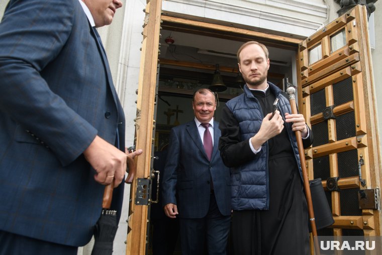 Перед фуршетом в столовой Алексей Орлов успел помолиться