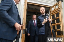 Перед фуршетом в столовой Алексей Орлов успел помолиться