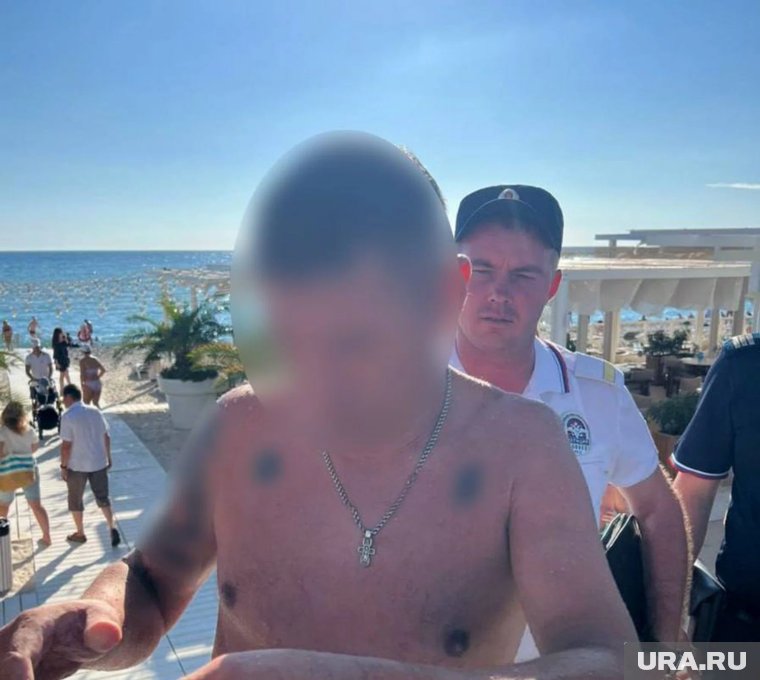 Полицейские задержали мужчину на пляже 