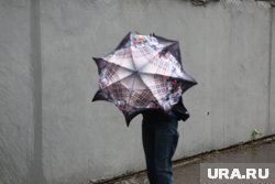Местные жители пытались забросать грязью королевскую чету
