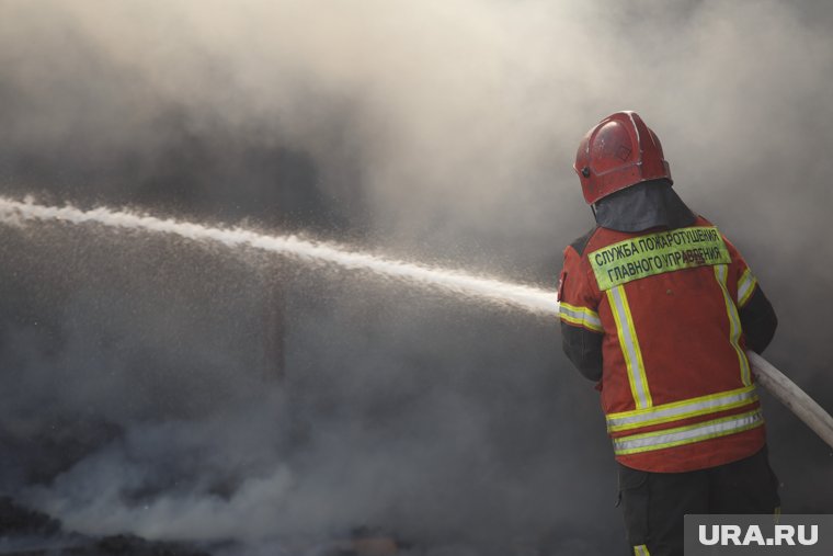 Пожар на складе в Балашихе тушат более 80 спасателей