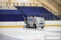 Скоро на объект поступят три современные ледозаливочные машины. 