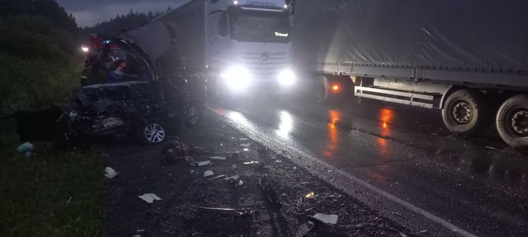Водитель совершил лобовое столкновение с фурой