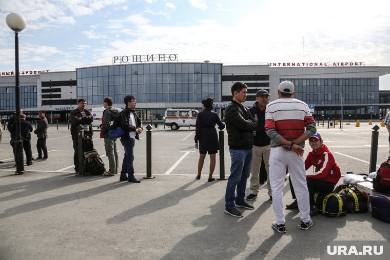 Вылет рейса в Санкт-Петербург задерживается на четыре часа