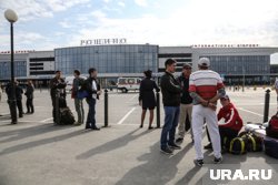 Вылет рейса в Санкт-Петербург задерживается на четыре часа