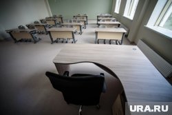Комедия рассказывает историю учительницы математики старой закалки