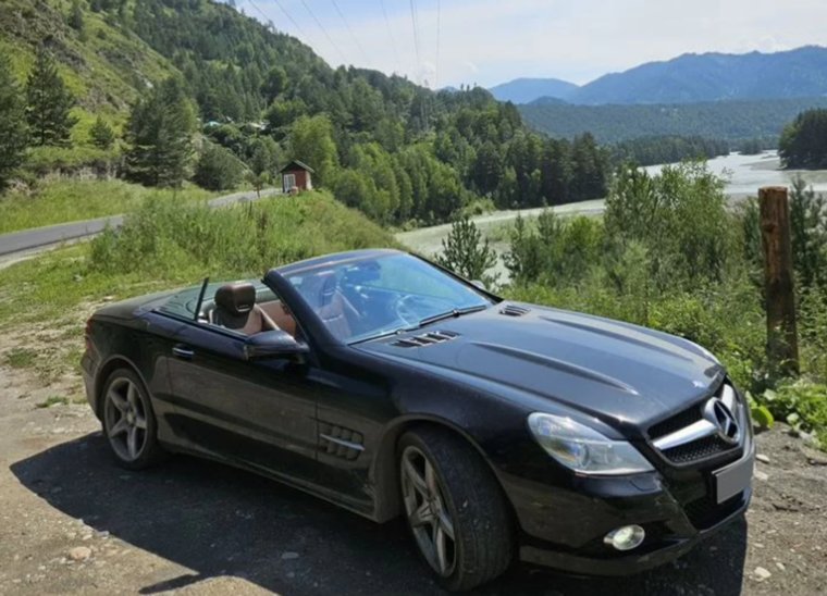 Mercedes-Benz SL-класса стоит 2 миллиона 600 тысяч рублей