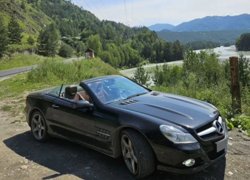 Mercedes-Benz SL-класса стоит 2 миллиона 600 тысяч рублей