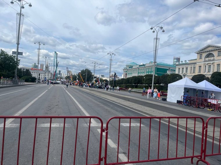 Движение в центре перекрыто