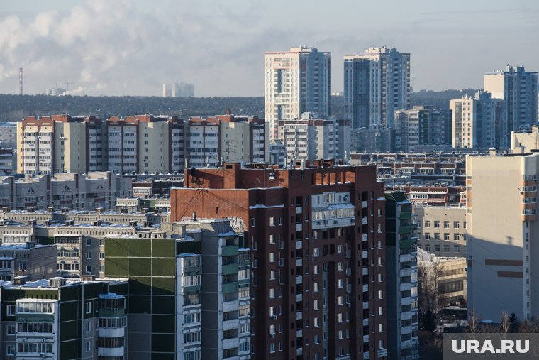 Дом с плакатным протестом находится на улице 8 Марта