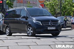 Вокруг здания усилены меры безопасности