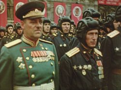 За участие в Великой Отечественной Василий Бутков (слева) получил множество наград