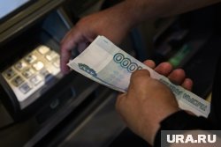 Мужчина устроил скандал в отделении банка из-за банкомата, который зажевал его карту