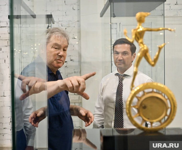 Мэр Челябинска Алексей Лошкин поздравил с 70-летием скульптора Виктора Митрошина