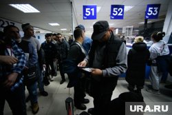 Мигранты сдают тест по русскому языку и истории России для легализации трудовой деятельности