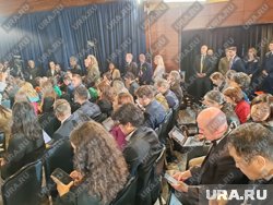 Журналисты заняли места в зале для пресс-конференций