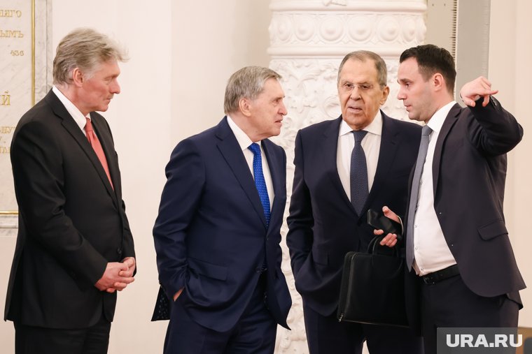 В делегацию вошли Лавров и Ушаков