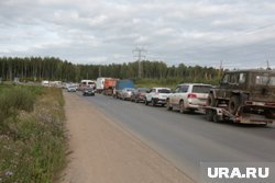 Автомобили стоят в пробке уже несколько часов
