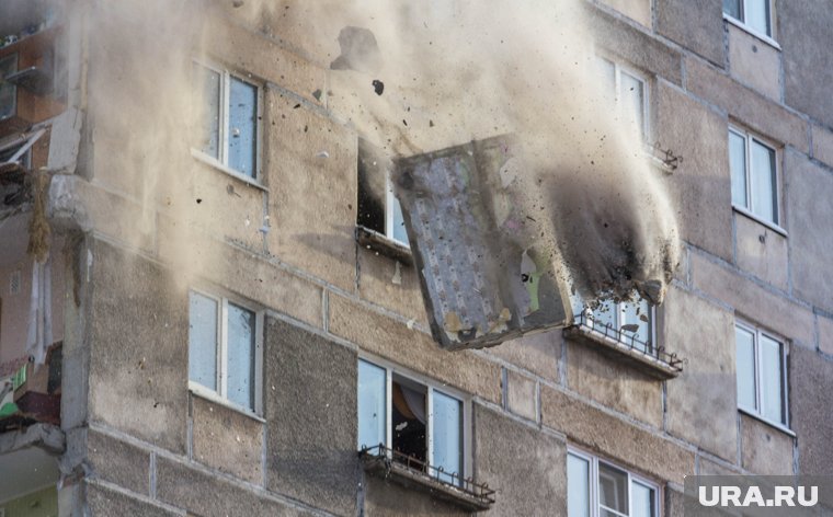 Взрывом повредило несколько квартир