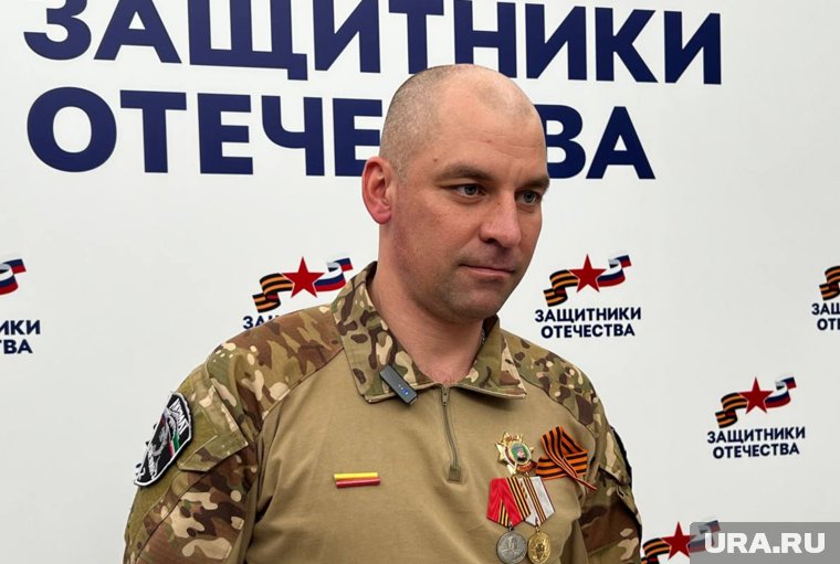 Депутат Ботов отметил, что триколор объединяет под одним знаменем огромную страну с множеством народов, религий и часовых поясов