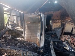 В Курганской области пьяный мужчина запер в доме трех человек и устроил поджог