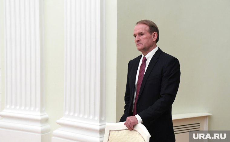 Медведчук заявил, что Запад не будет менять Зеленского, иначе он «всех сдаст»