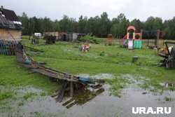 Вода уходит из подтопленных домов