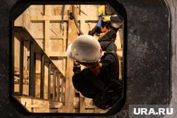 Работы включают: ремонт наружной обшивки, привального бруса, окраску, замену остекления салонов, демонтаж старых кресел
