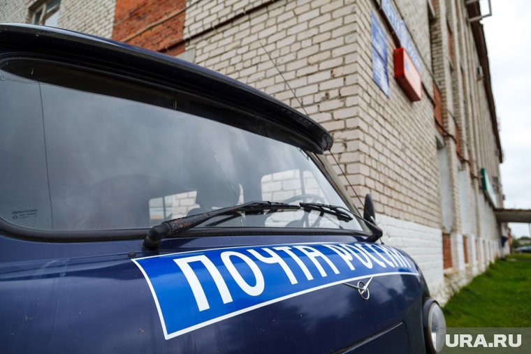 Пенсионерам приходится занимать очередь в отделение ранним утром