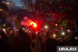 Поводом для массовых протестов стало решение правительства ограничить работу популярных соцсетей